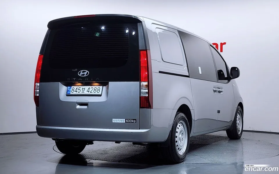 Hyundai Staria 5 2024 — миниатюра 2