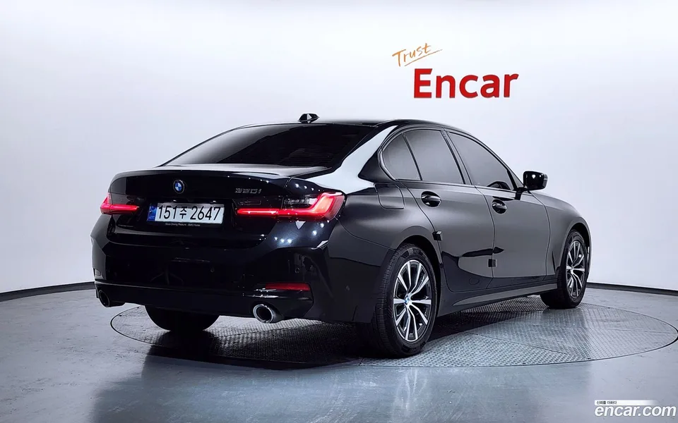 BMW 3 Series 320i 2022 — миниатюра 2