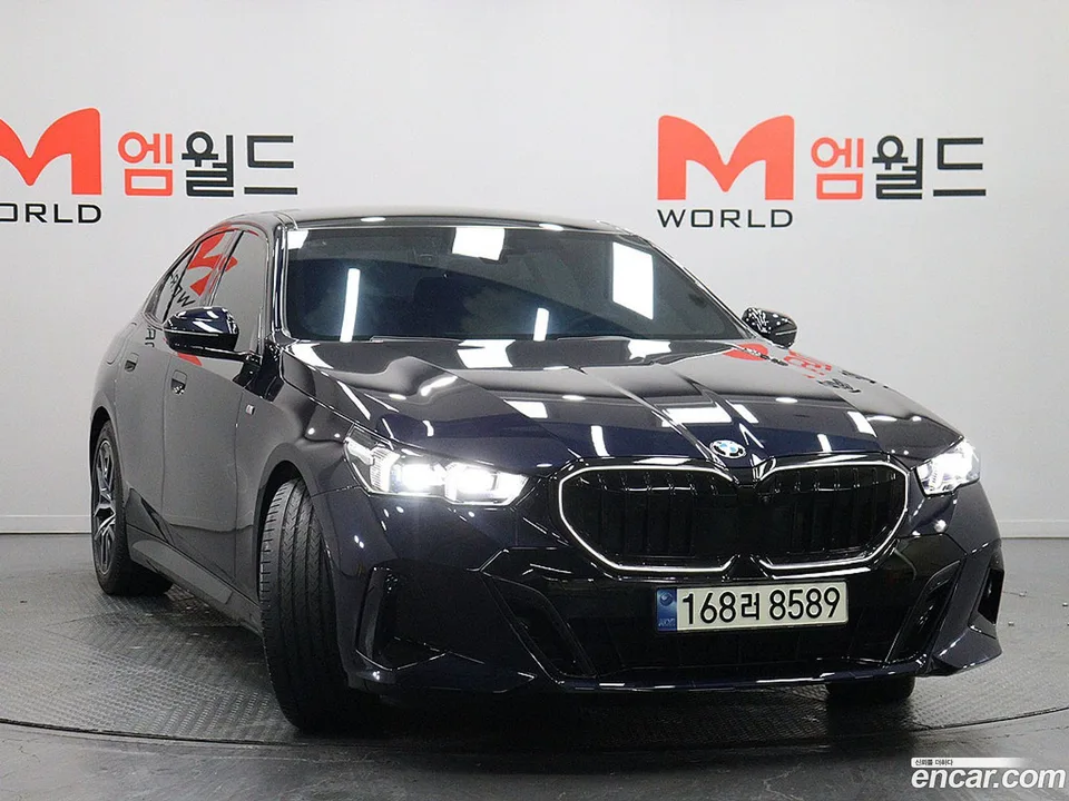 BMW 5 Series 520i M 2023 — миниатюра 2