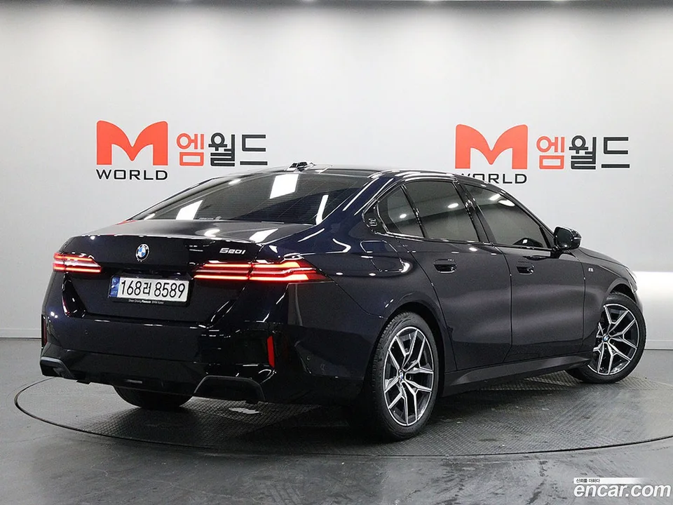 BMW 5 Series 520i M 2023 — миниатюра 3