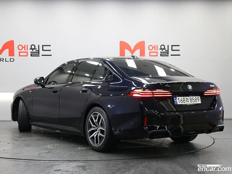BMW 5 Series 520i M 2023 — миниатюра 4