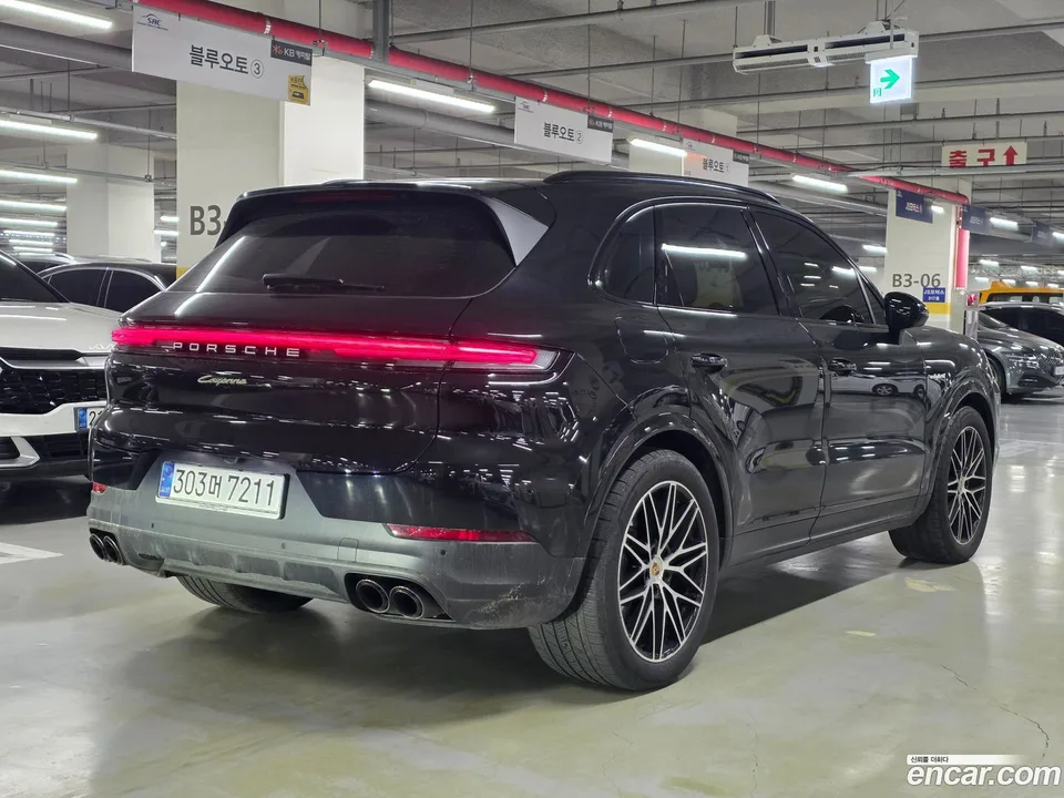 Porsche Cayenne 3.0 E- 2024 — миниатюра 4