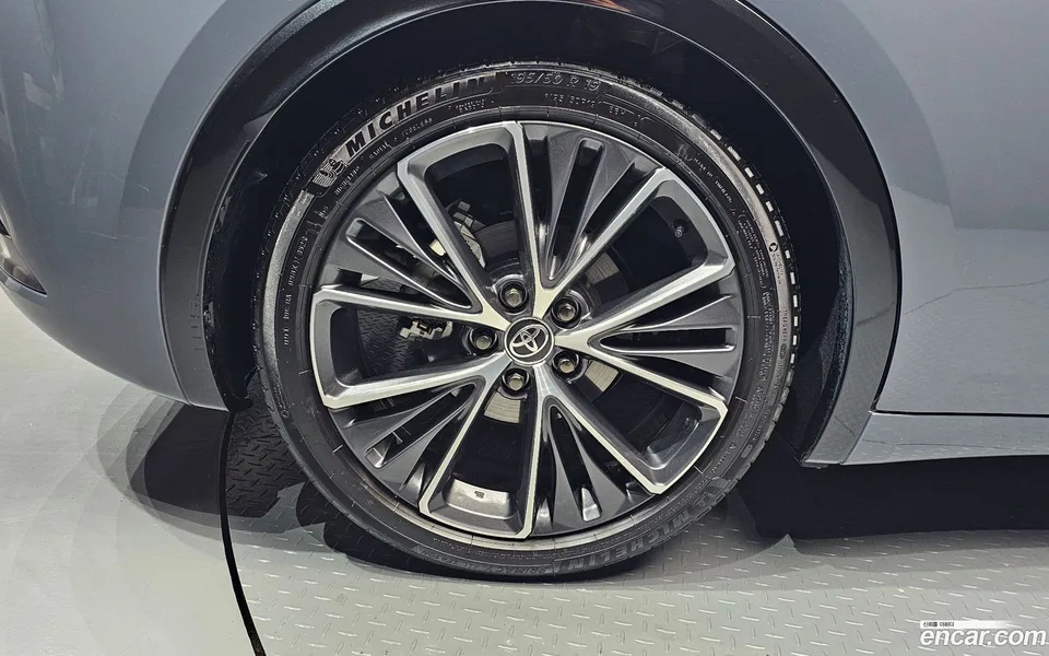 Toyota Prius 2.0 XLE 2025 — миниатюра 5