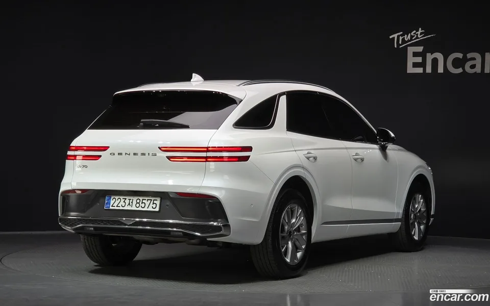 Genesis GV70 2.5T 2WD 2024 — миниатюра 2