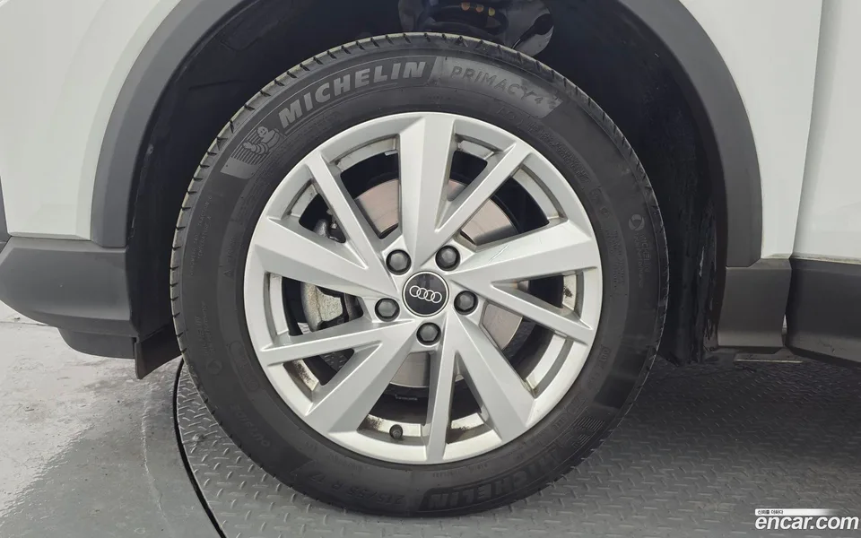 Audi Q2 35 TDI 2023 — миниатюра 5