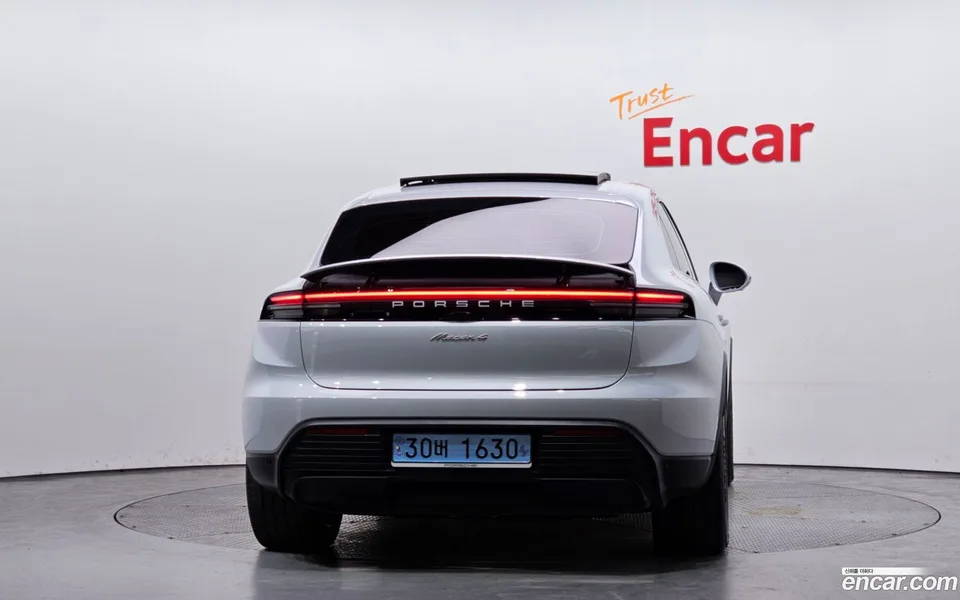 Porsche Macan Electric 4 2025 — миниатюра 4