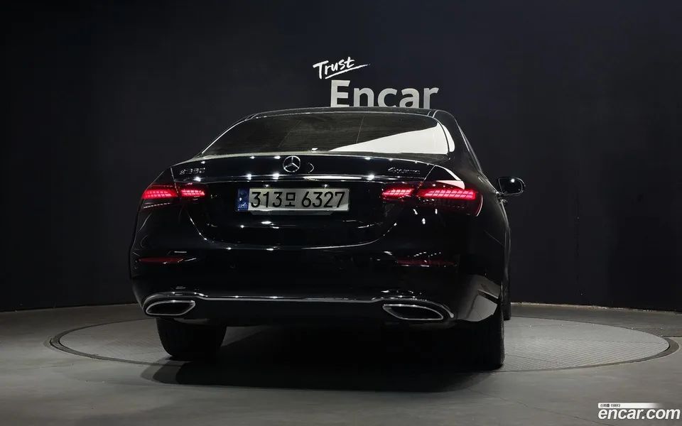 Mercedes-Benz E-Class E350 4MATIC 2022 — миниатюра 4