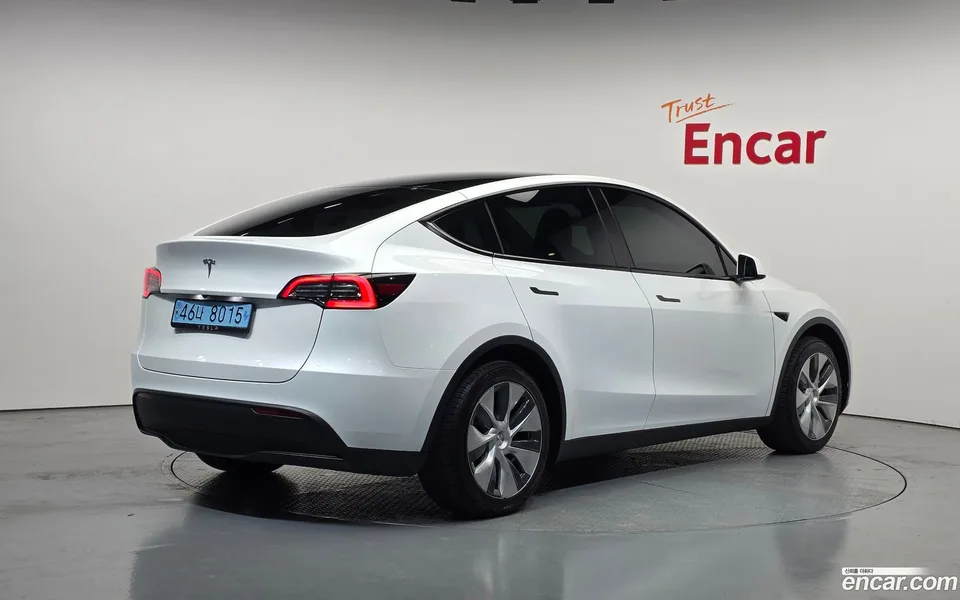 Tesla Model Y RWD 2024 — миниатюра 2