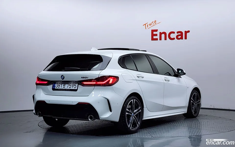 BMW 1 Series 120i M 2023 — миниатюра 2