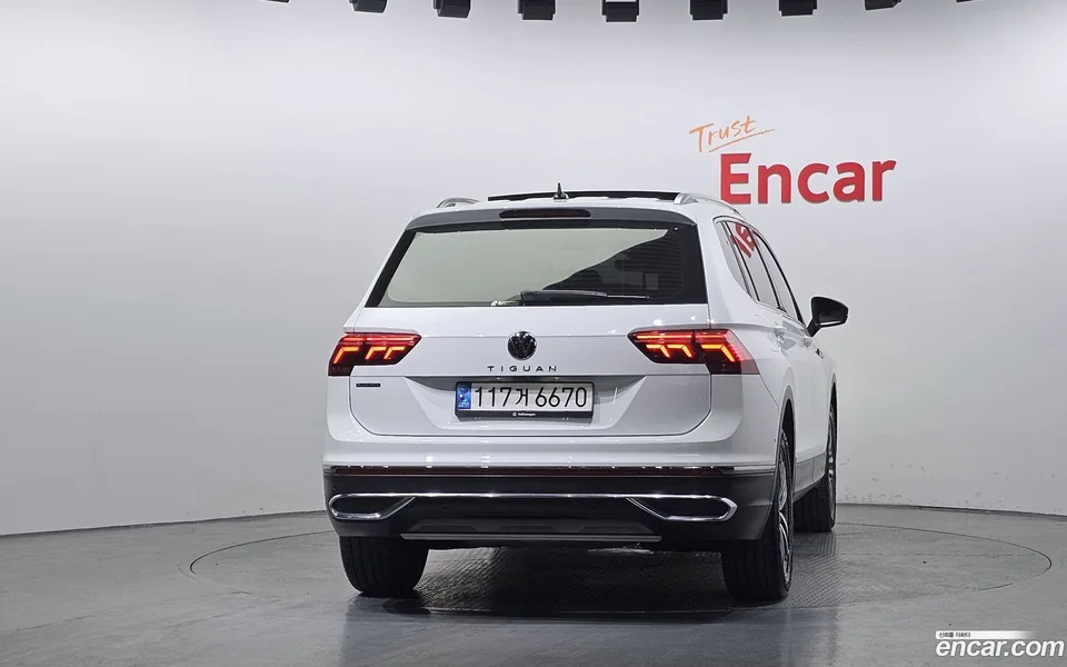 Volkswagen Tiguan Allspace 2.0 TSI 2022 — миниатюра 3