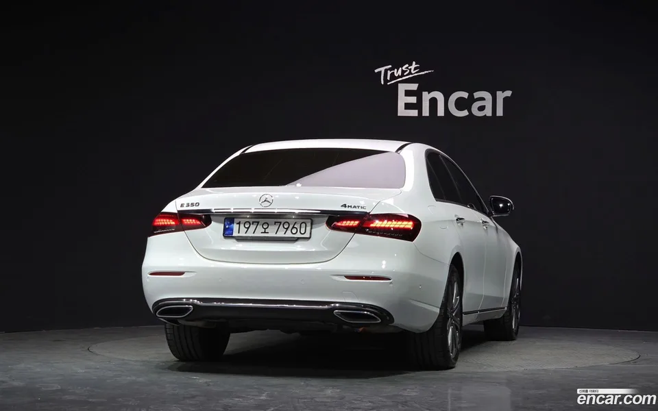 Mercedes-Benz E-Class E350 4MATIC 2023 — миниатюра 4