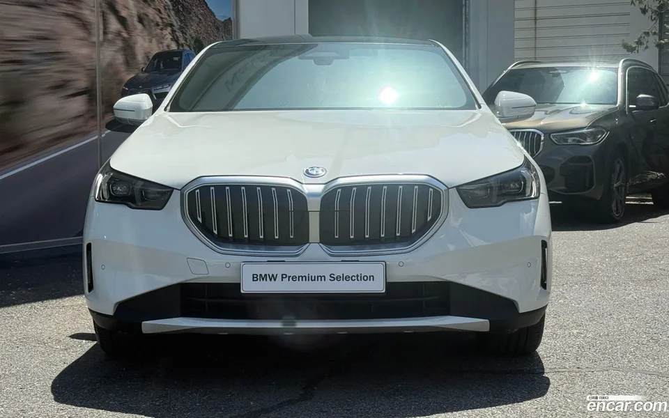 BMW 5 Series 530e 2025 — миниатюра 3