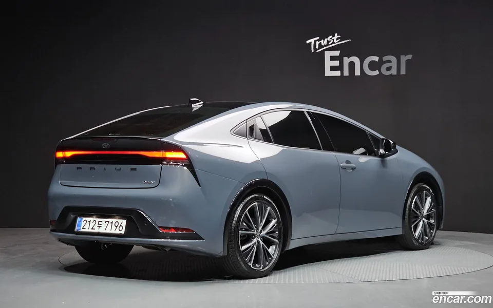 Toyota Prius 2.0 XLE 2025 — миниатюра 2