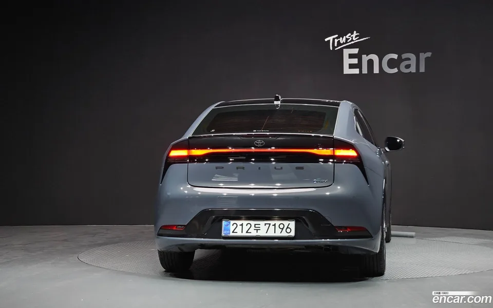 Toyota Prius 2.0 XLE 2025 — миниатюра 4