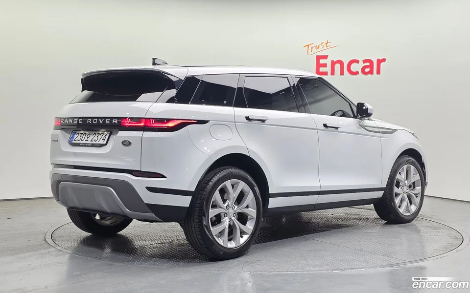 Land Rover Range Rover Evoque P250 SE 2023 — миниатюра 2