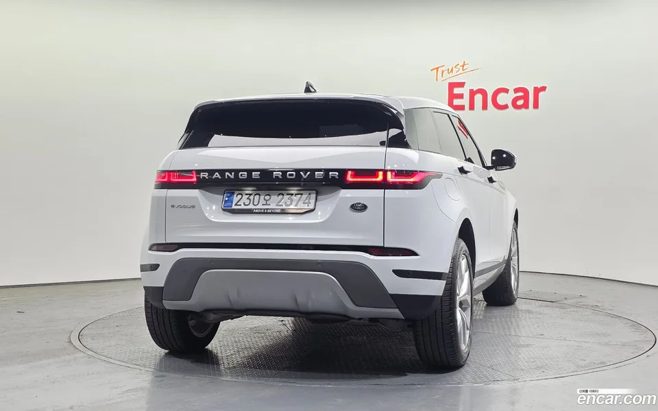 Land Rover Range Rover Evoque P250 SE 2023 — миниатюра 4