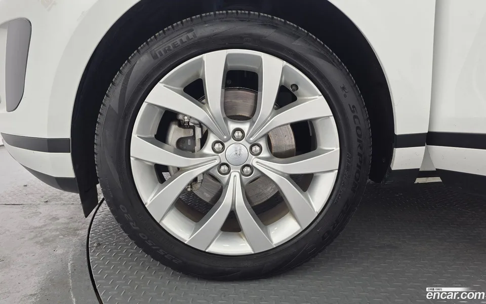 Land Rover Range Rover Evoque P250 SE 2023 — миниатюра 5