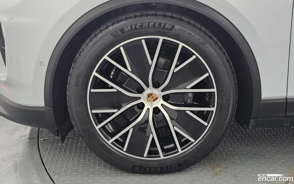 Porsche Macan Electric 4 2025 — миниатюра 5