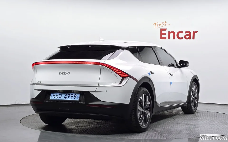 Kia EV6 2023 — миниатюра 2