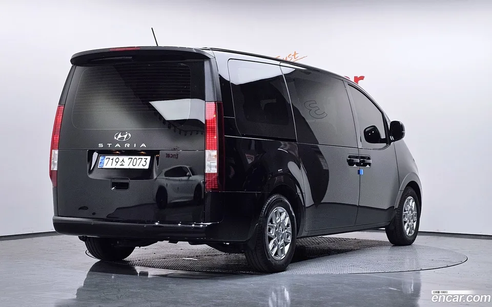 Hyundai Staria 11 2023 — миниатюра 2