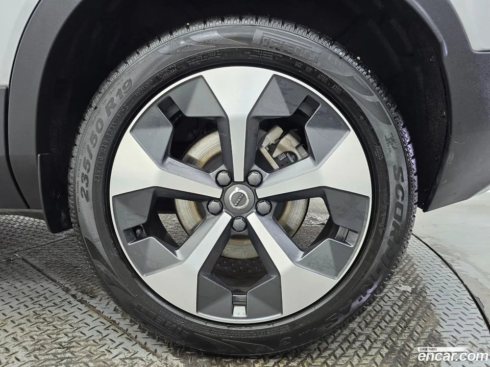 Volvo XC40 B4 2024 — миниатюра 5