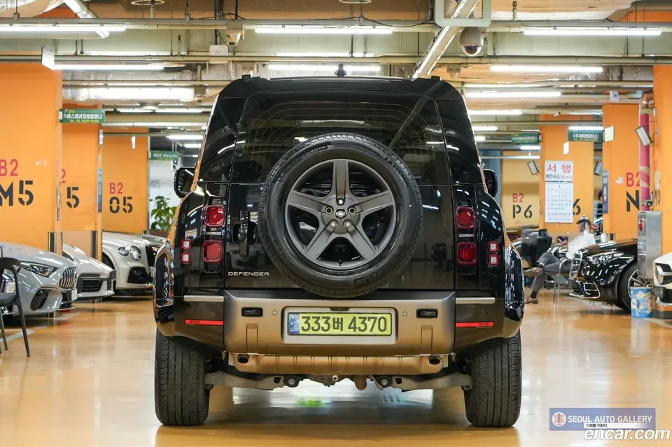 Land Rover Defender 110 P300 X- SE 2024 — миниатюра 2