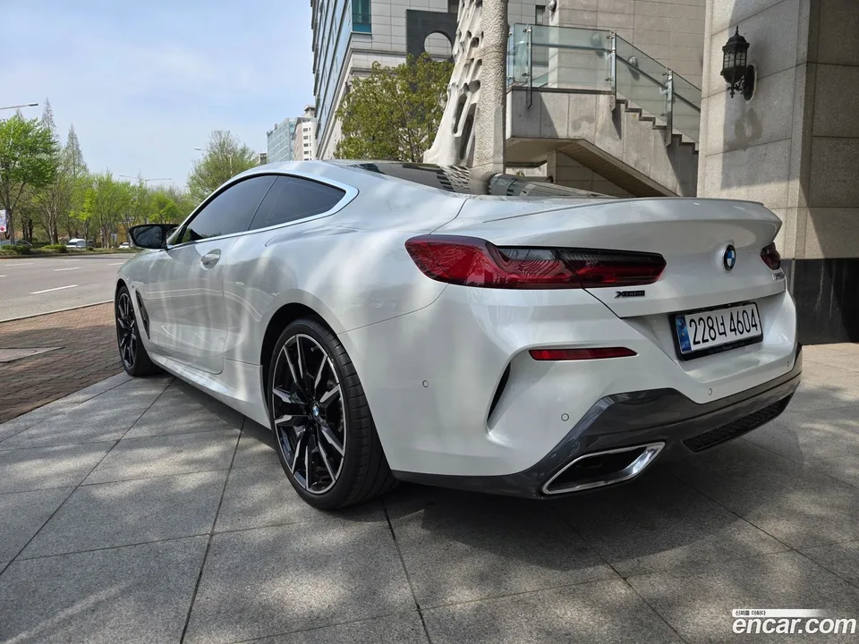BMW 8 Series M850i xDrive 2024 — миниатюра 2