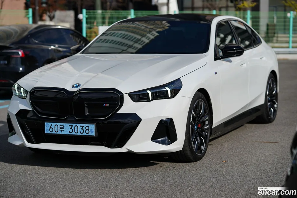 BMW i5 M60 xDrive 2025 — миниатюра 2