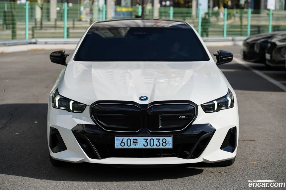 BMW i5 M60 xDrive 2025 — фото 1, купить с доставкой в Москву