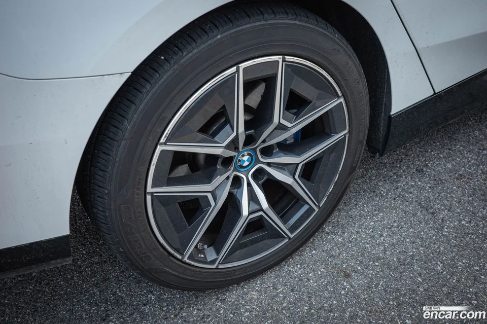 BMW i5 eDrive 40 M 2024 — миниатюра 4