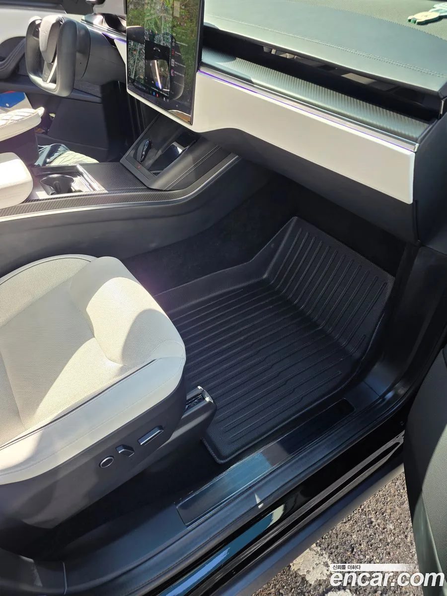 Tesla Model X 2023 — миниатюра 5
