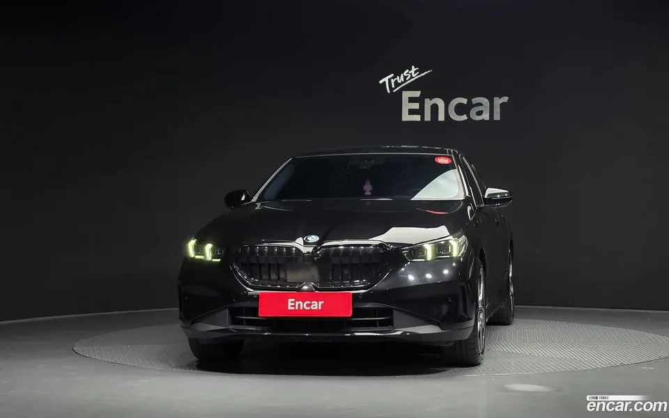 BMW 5 Series 520i 2023 — миниатюра 3