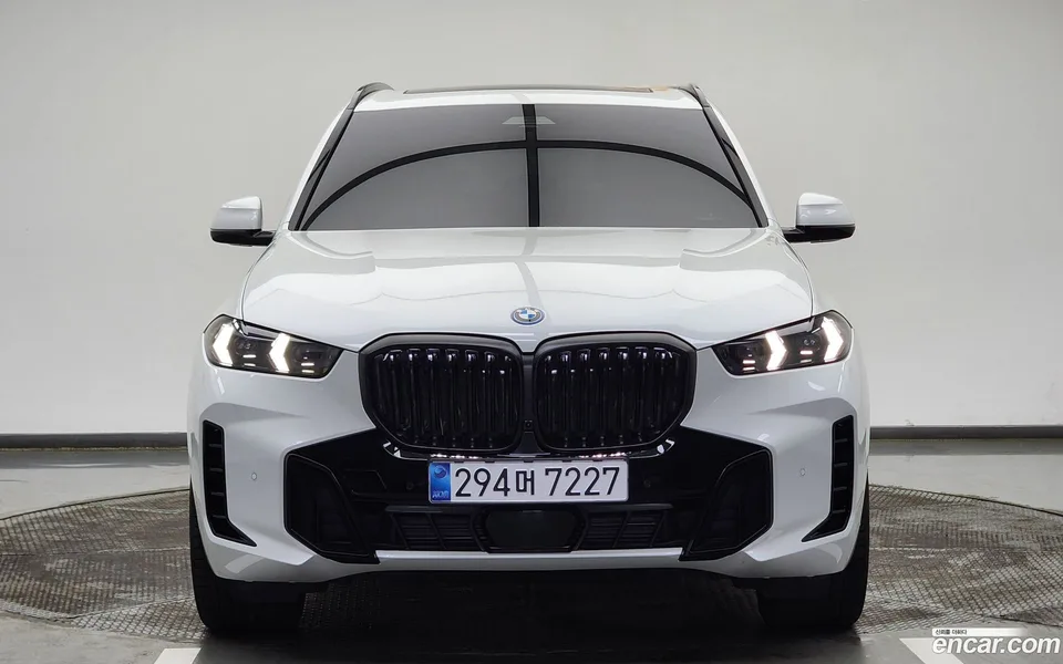 BMW X5 xDrive 50e M 2024 — миниатюра 3