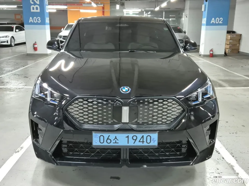 BMW iX2 eDrive 20 M 2024 — миниатюра 2