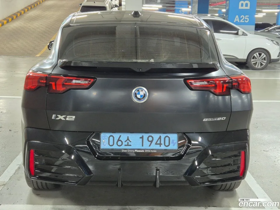 BMW iX2 eDrive 20 M 2024 — миниатюра 3