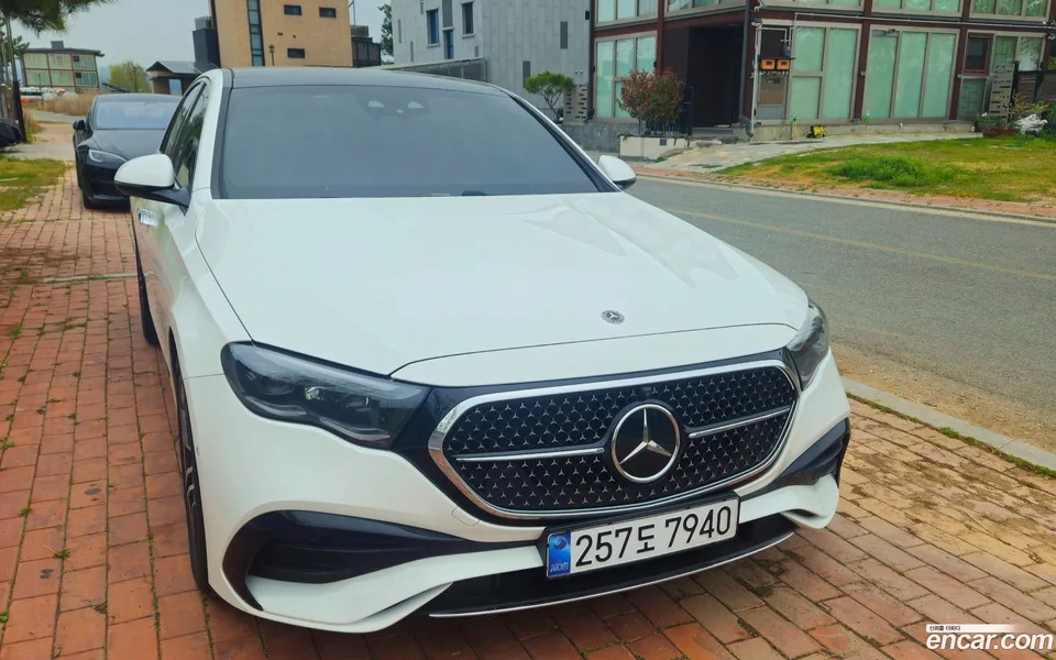 Mercedes-Benz E-Class E300 4MATIC AMG Line 2025 — миниатюра 2