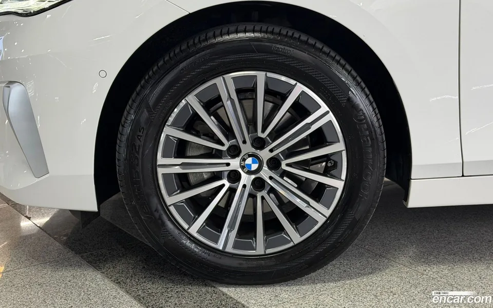 BMW 2 Series Active Tourer 220i 2024 — миниатюра 5