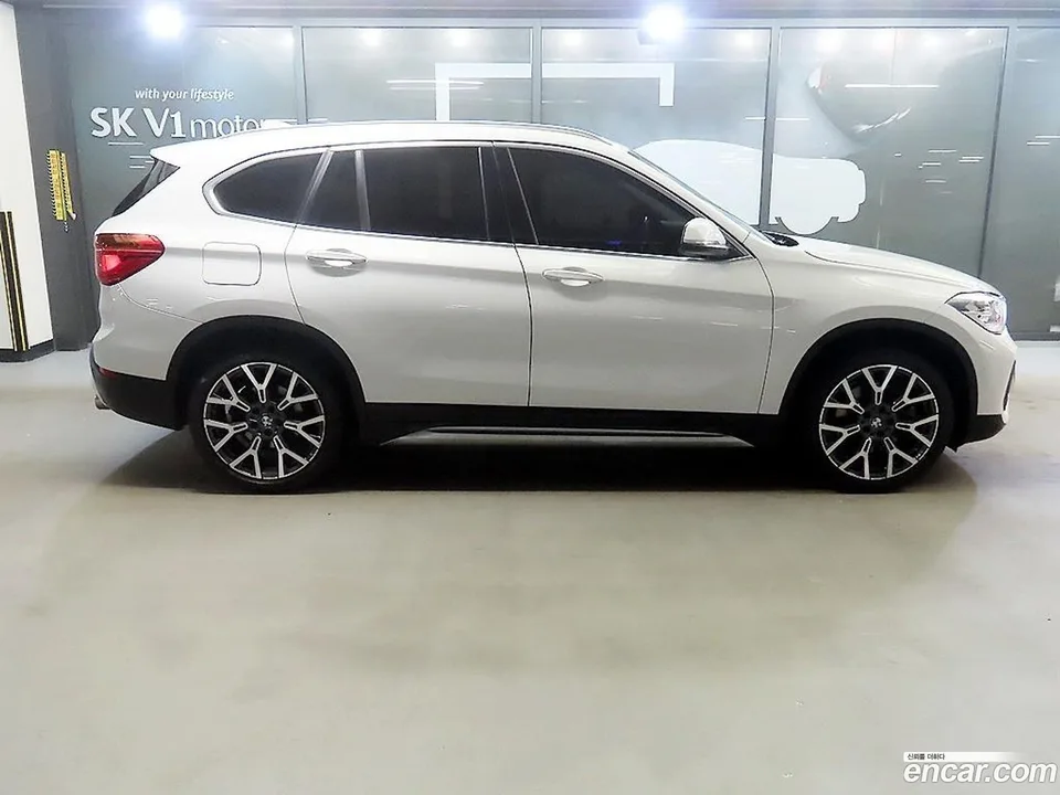 BMW X1 xDrive 20i xLine 2022 — миниатюра 3