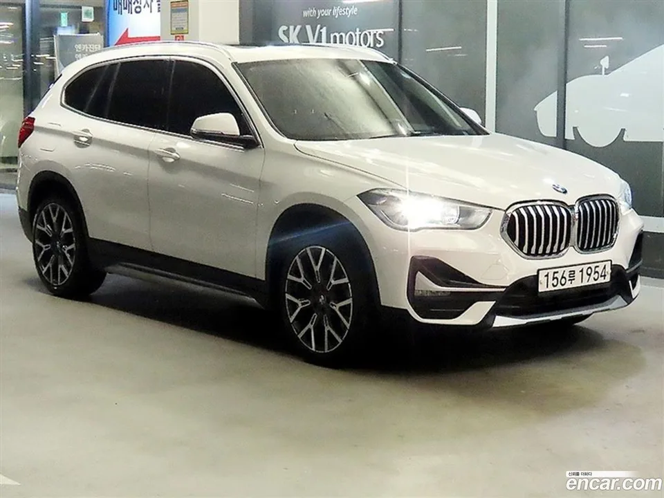 BMW X1 xDrive 20i xLine 2022 — фото 1, купить с доставкой в Москву