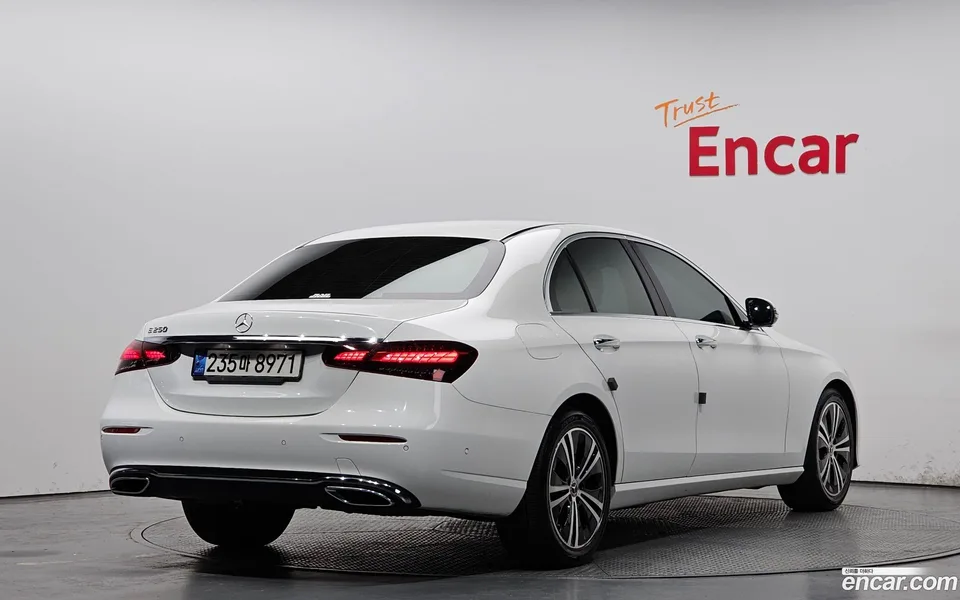 Mercedes-Benz E-Class E250 2022 — миниатюра 2