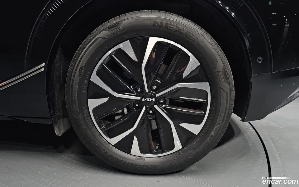 Kia EV6 2023 — миниатюра 5