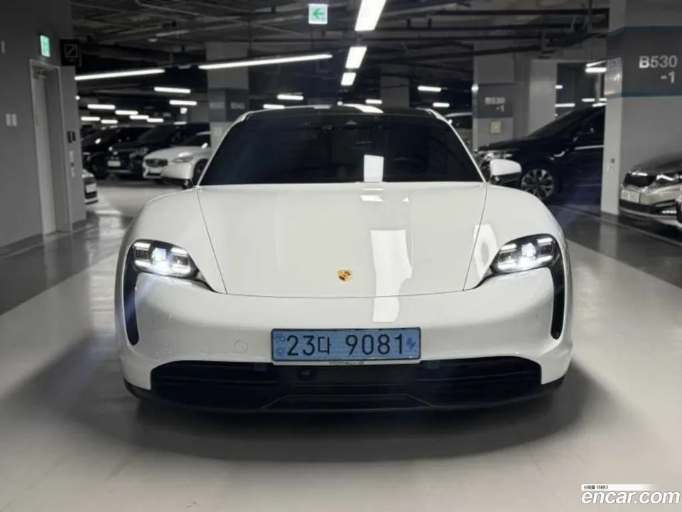 Porsche Taycan 2022 — миниатюра 2