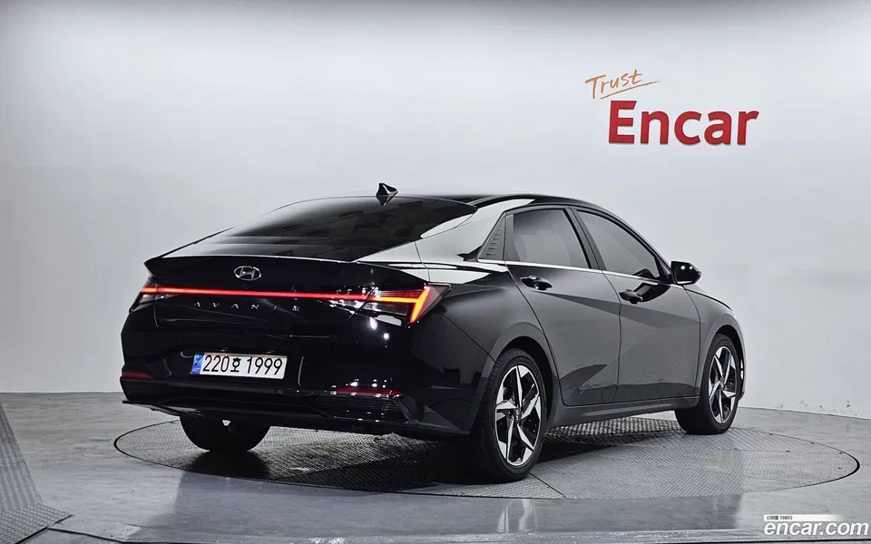 Hyundai Avante Hybrid 2023 — миниатюра 2