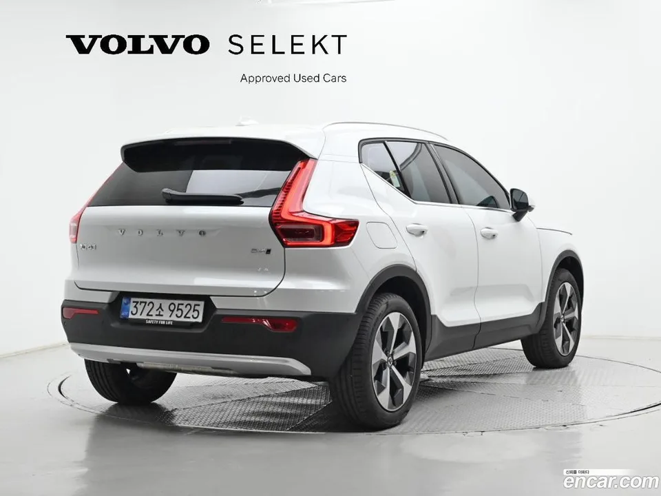 Volvo XC40 B4 2026 — миниатюра 2
