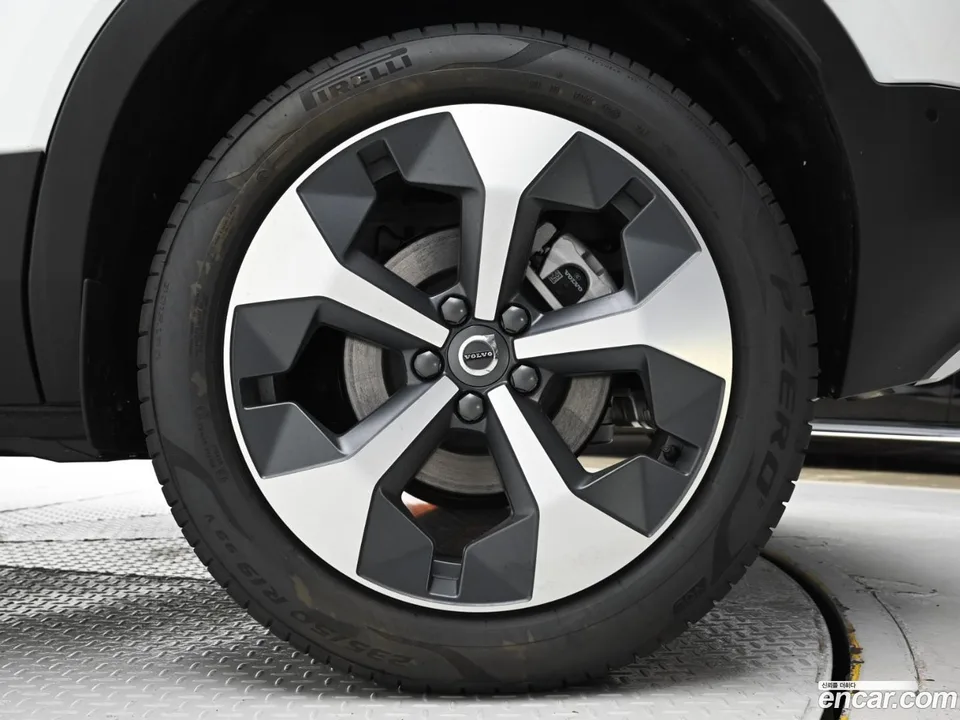Volvo XC40 B4 2026 — миниатюра 5