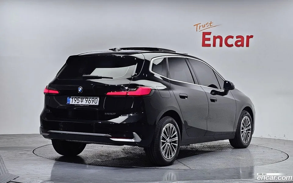 BMW 2 Series Active Tourer 220i 2025 — миниатюра 2