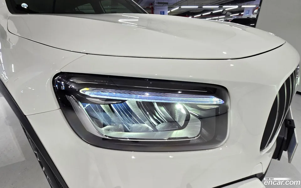 Mercedes-Benz GLB-Class AMG GLB35 4MATIC 2025 — миниатюра 5