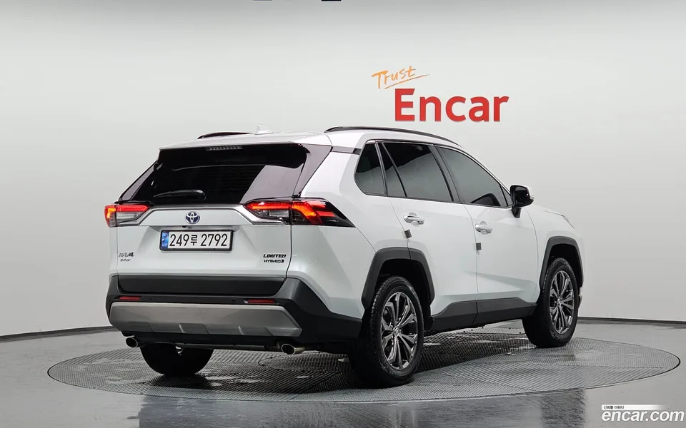Toyota RAV4 2.5 4WD LTD 2024 — миниатюра 2