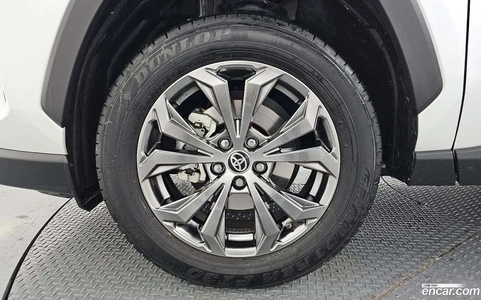 Toyota RAV4 2.5 4WD LTD 2024 — миниатюра 5