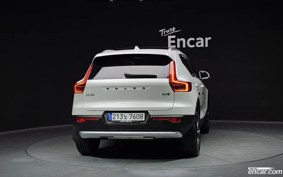 Volvo XC40 B4 2024 — миниатюра 4